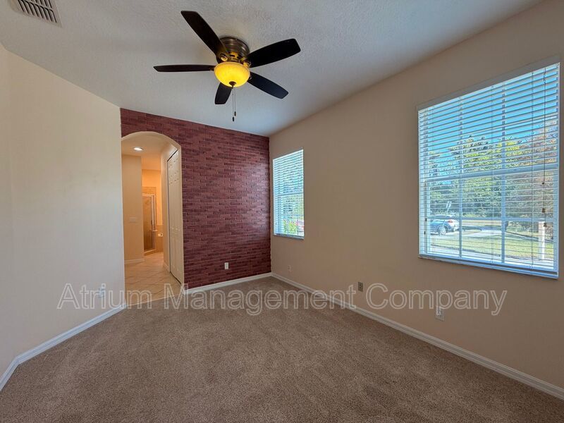 Bright & Spacious 3BR End-Unit Townhome in Serene Cranes Creek | Goldenrod – East Orlando property image