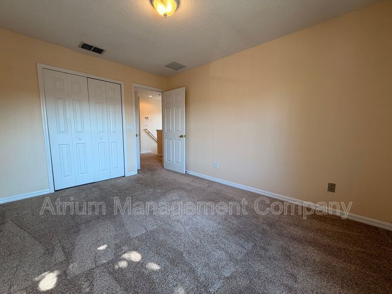 Bright & Spacious 3BR End-Unit Townhome in Serene Cranes Creek | Goldenrod – East Orlando property image
