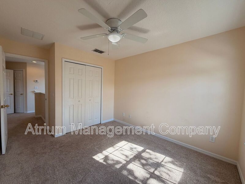 Bright & Spacious 3BR End-Unit Townhome in Serene Cranes Creek | Goldenrod – East Orlando property image