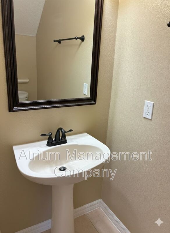 Charming & Move-In Ready Townhome in Gated Placid Lake! $500 off First Month Rent! property image