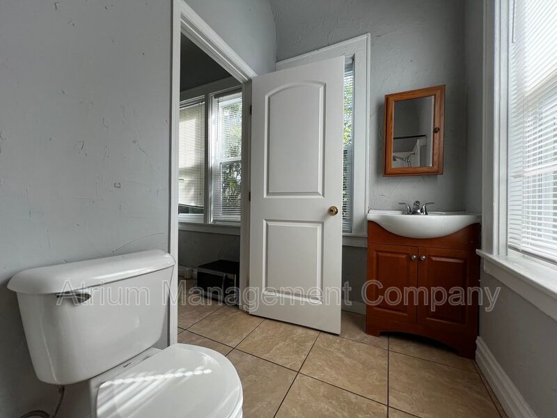 ***Immediate Occupancy FOR THIS CHARMING 1 BEDROOM APARTMENT*** property image