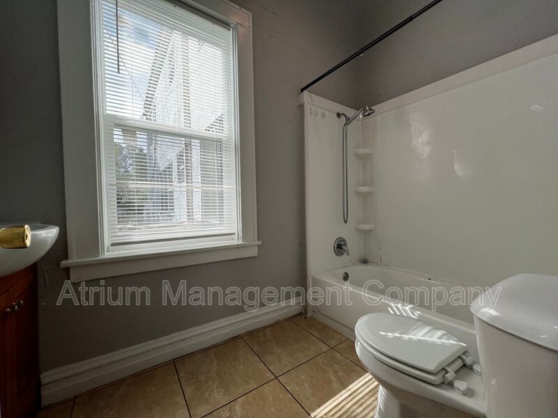 ***Immediate Occupancy FOR THIS CHARMING 1 BEDROOM APARTMENT*** property image