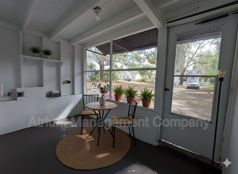 Charming 1 Bedroom - Downstairs  | 1 Bathroom Home in Prime Lakeland Location property image