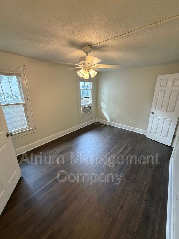 Charming 1 Bedroom Apartment in the Heart of St. Petersburg – Available Feb 2026! property image