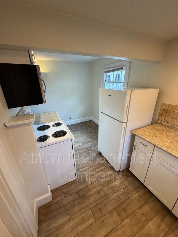 Charming 1 Bedroom Apartment in the Heart of St. Petersburg – Available Feb 2026! property image