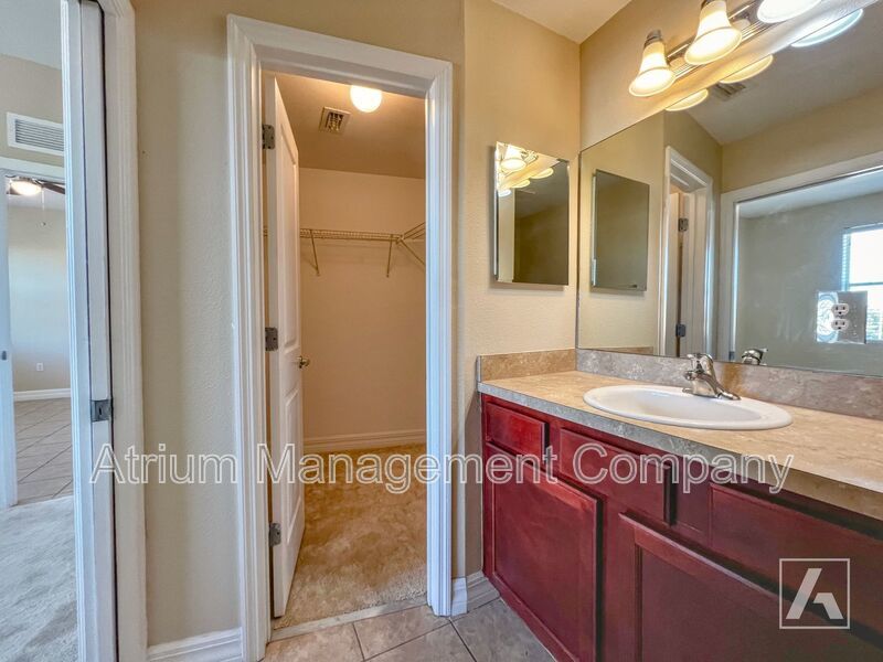 Unbeatable Downtown Orlando Living: Spacious 2 Bed/2 Bath Near AdventHealth! property image