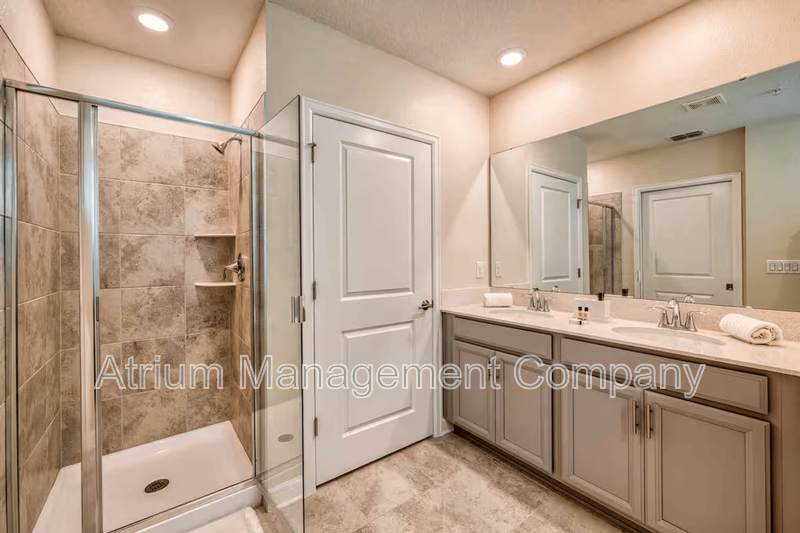 Beautiful 2 Bedroom, 2 Bathroom Davenport Home! property image