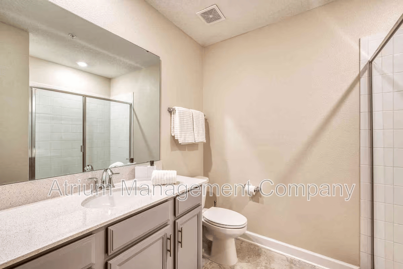 Beautiful 2 Bedroom, 2 Bathroom Davenport Home! property image