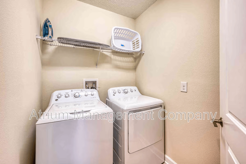 Beautiful 2 Bedroom, 2 Bathroom Davenport Home! property image