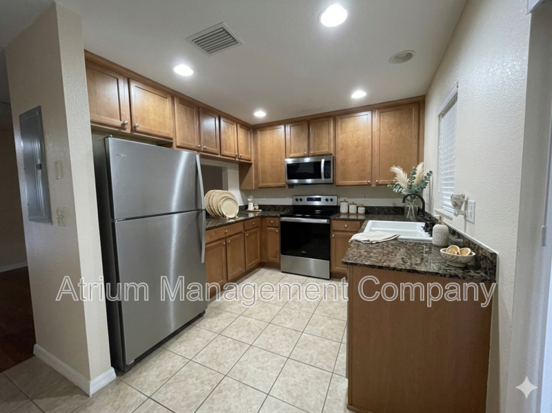 Beautiful North Lakeland Townhouse - Cobblestone Landing property image