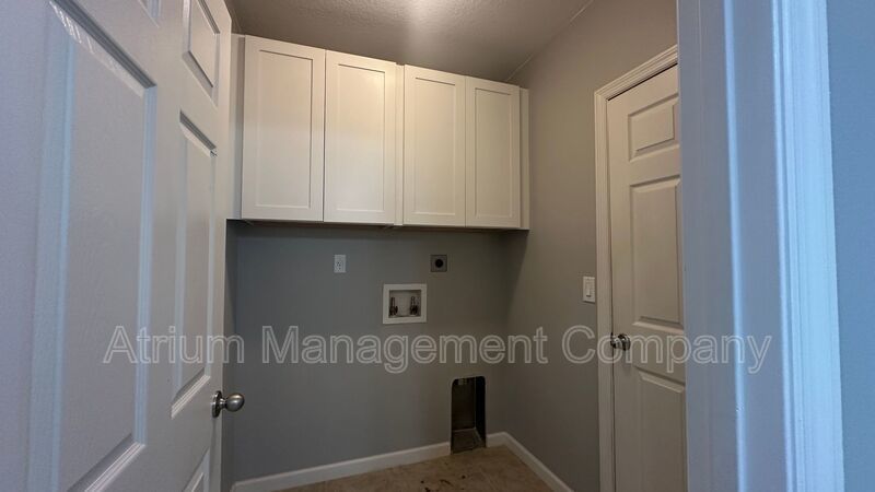 3 Bed / 2 Bath in Gated Community | Private Fenced Yard property image