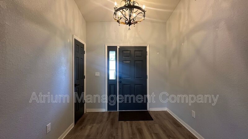 Bright & Modern 3-Bed Home with Washer & Dryer – Available Now property image