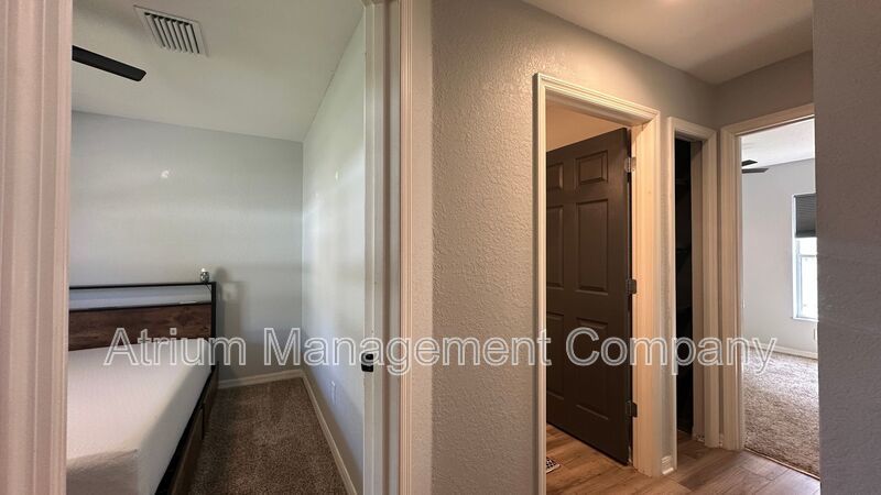 Bright & Modern 3-Bed Home with Washer & Dryer – Available Now property image