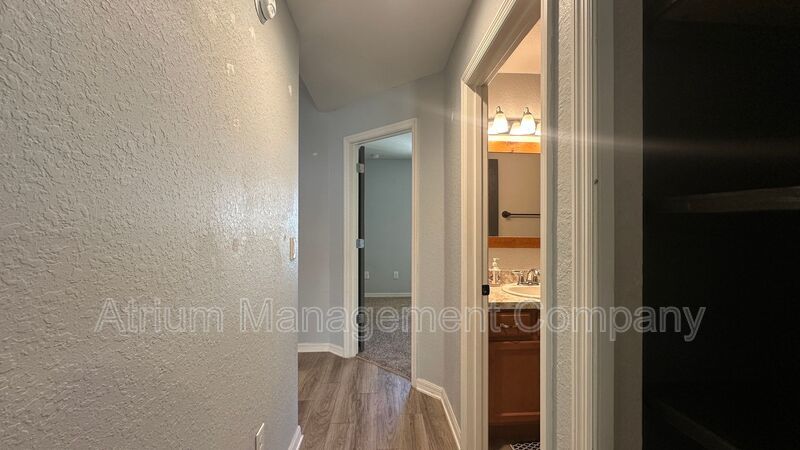 Bright & Modern 3-Bed Home with Washer & Dryer – Available Now property image