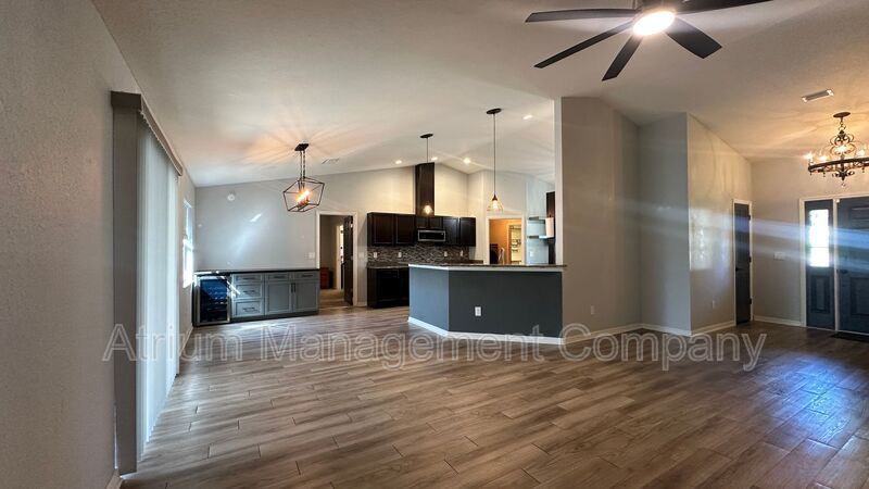 Bright & Modern 3-Bed Home with Washer & Dryer – Available Now property image