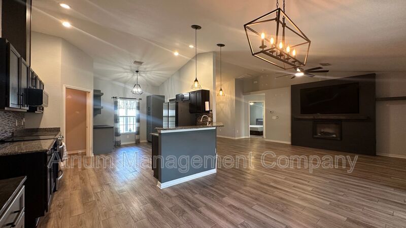 Bright & Modern 3-Bed Home with Washer & Dryer – Available Now property image