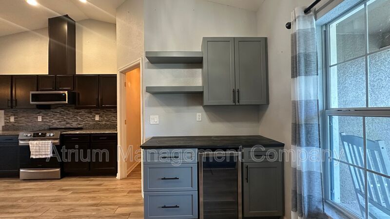 Bright & Modern 3-Bed Home with Washer & Dryer – Available Now property image