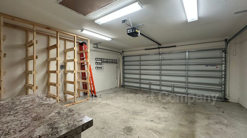 Bright & Modern 3-Bed Home with Washer & Dryer – Available Now property image