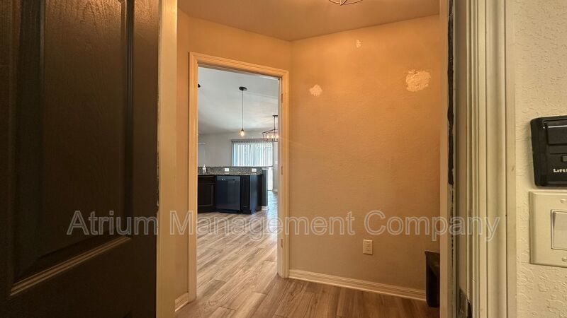 Bright & Modern 3-Bed Home with Washer & Dryer – Available Now property image