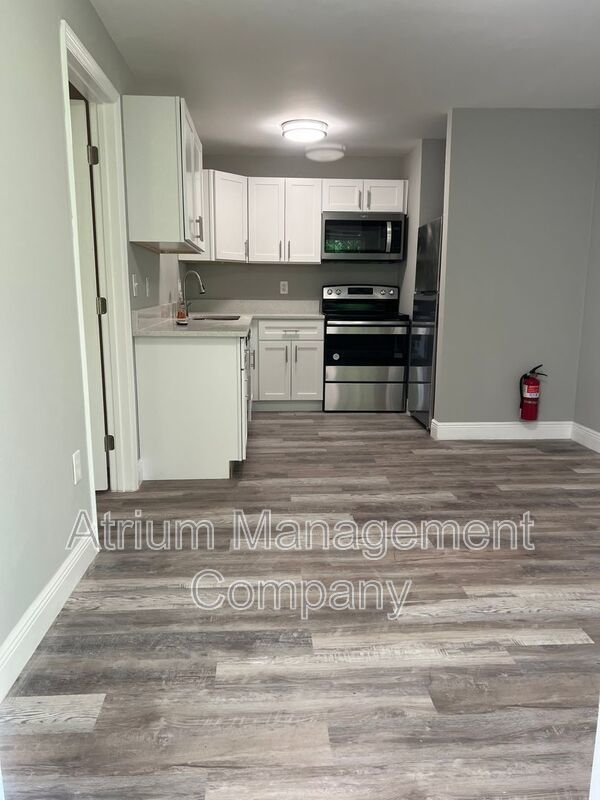 Beautifully Renovated Lakeside 1-Bedroom Apartment in Orlando | Lake Tyler Manor property image