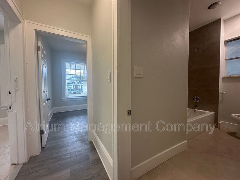Fully Renovated One bedroom One bath - Stainless steel appliances and granite Countertops! Available Now property image