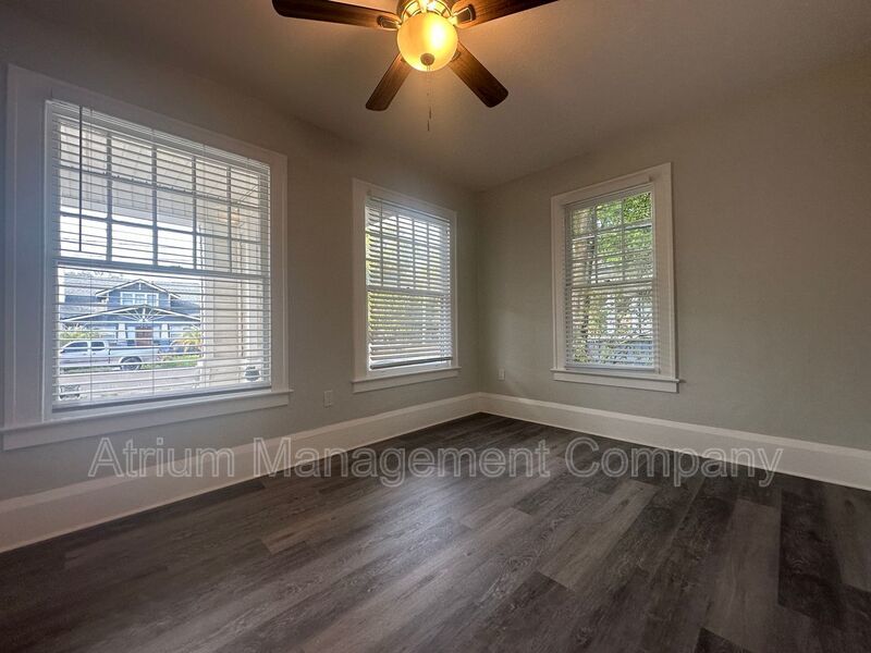 Fully Renovated One bedroom One bath - Stainless steel appliances and granite Countertops! Available Now property image