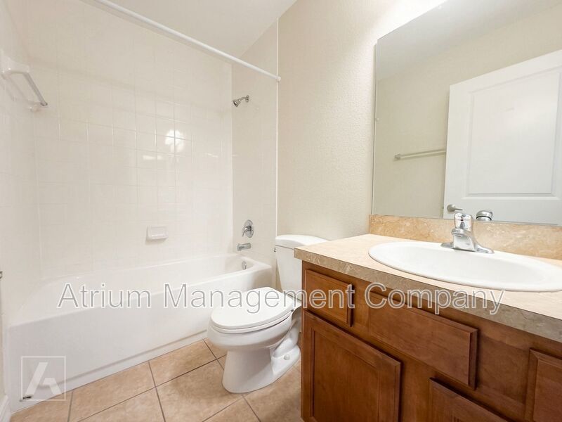Spacious 2-Bedroom Apartment in Orlando, FL 32804 | Move-In Ready at North Pointe Place property image