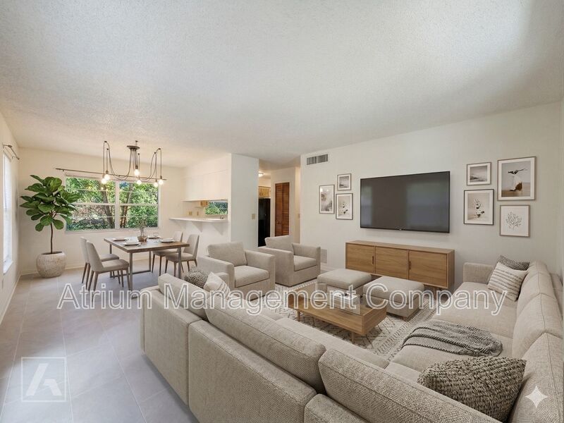 Beautifully Renovated 2-Bedroom Duplex in Orlando’s Curry Ford District property image