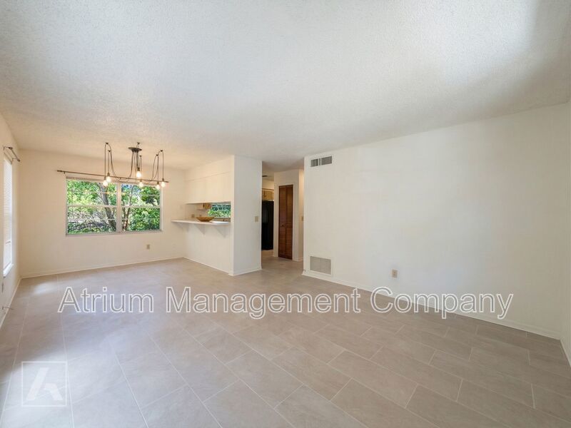 Beautifully Renovated 2-Bedroom Duplex in Orlando’s Curry Ford District property image