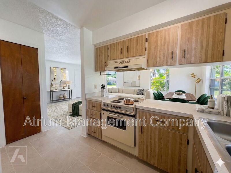 Beautifully Renovated 2-Bedroom Duplex in Orlando’s Curry Ford District property image