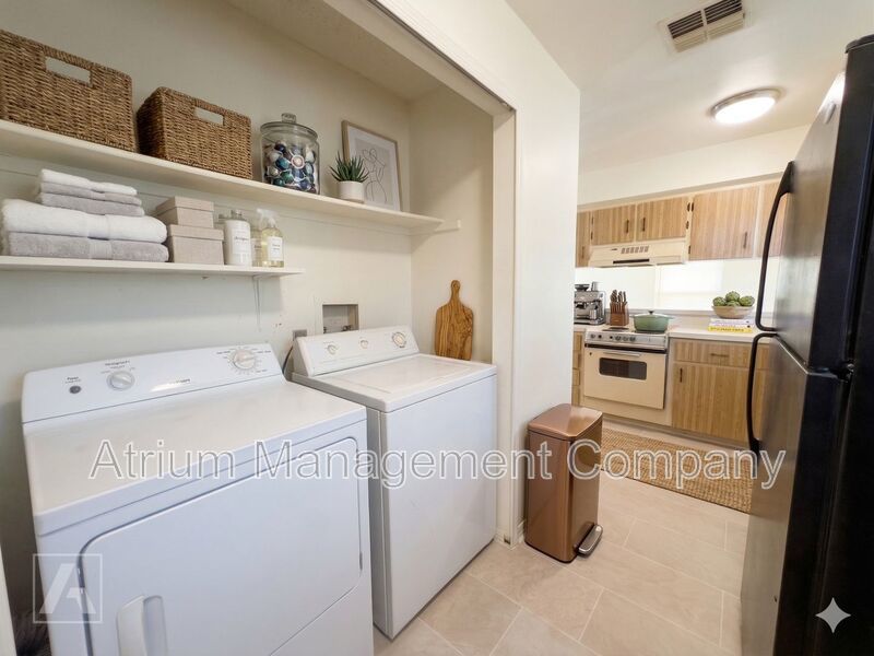 Beautifully Renovated 2-Bedroom Duplex in Orlando’s Curry Ford District property image