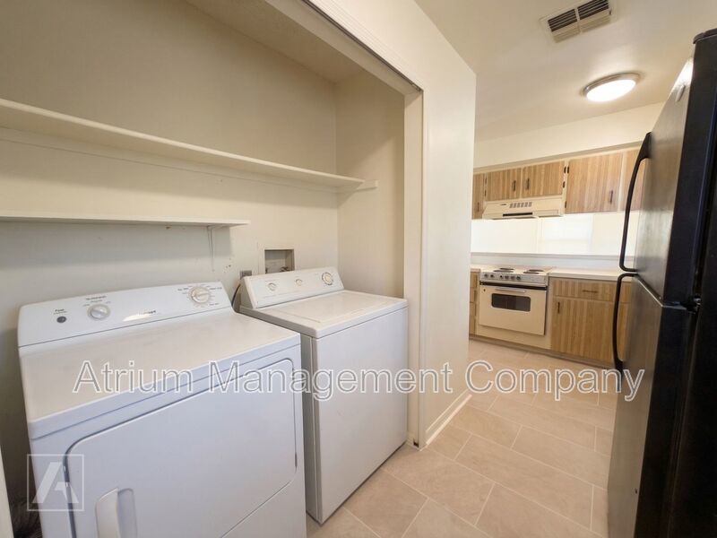 Beautifully Renovated 2-Bedroom Duplex in Orlando’s Curry Ford District property image