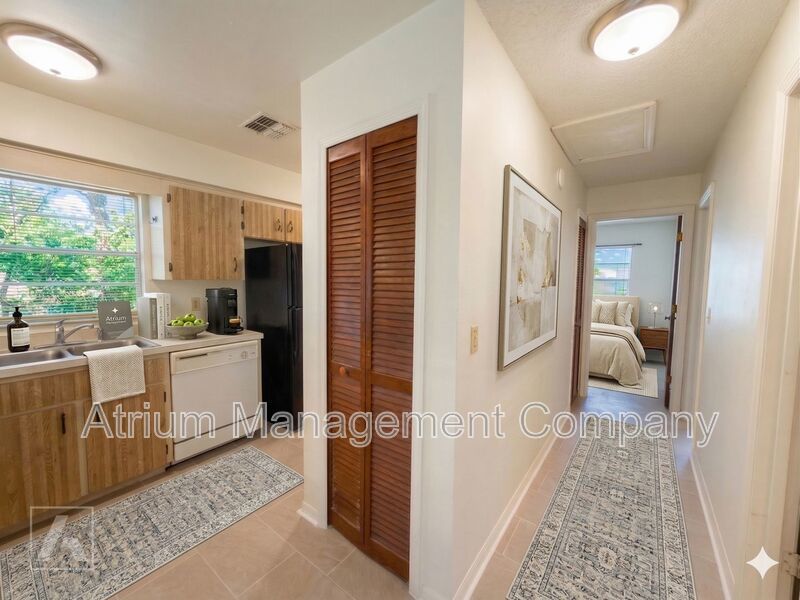 Beautifully Renovated 2-Bedroom Duplex in Orlando’s Curry Ford District property image