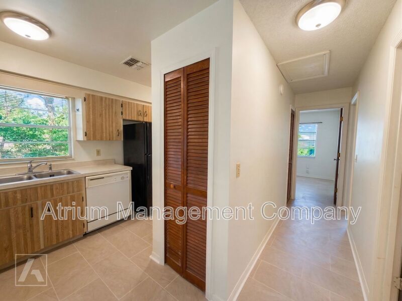 Beautifully Renovated 2-Bedroom Duplex in Orlando’s Curry Ford District property image