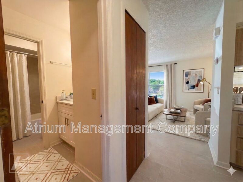 Beautifully Renovated 2-Bedroom Duplex in Orlando’s Curry Ford District property image