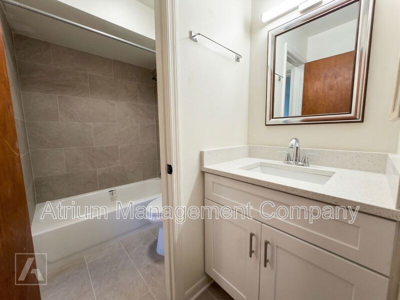 Beautifully Renovated 2-Bedroom Duplex in Orlando’s Curry Ford District property image