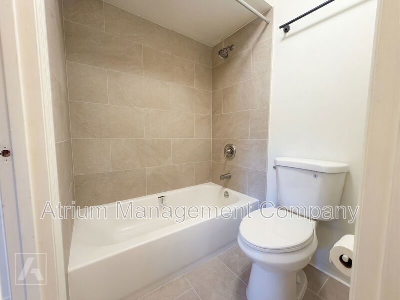 Beautifully Renovated 2-Bedroom Duplex in Orlando’s Curry Ford District property image