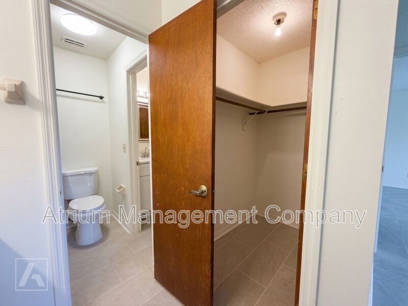 Beautifully Renovated 2-Bedroom Duplex in Orlando’s Curry Ford District property image