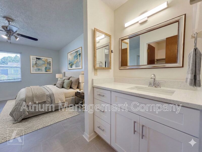 Beautifully Renovated 2-Bedroom Duplex in Orlando’s Curry Ford District property image
