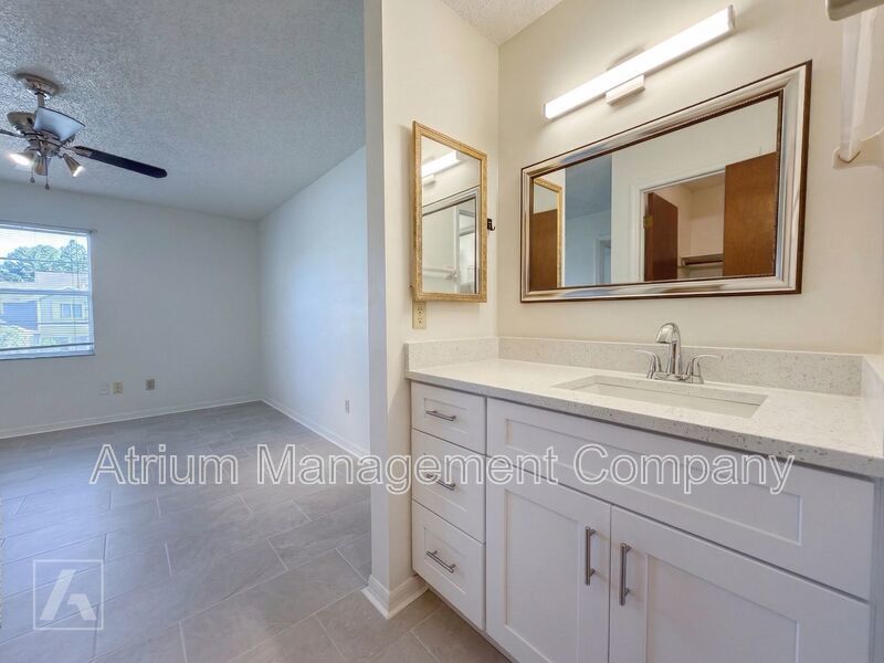 Beautifully Renovated 2-Bedroom Duplex in Orlando’s Curry Ford District property image