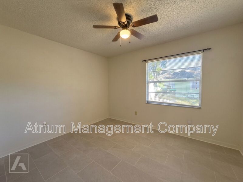 Beautifully Renovated 2-Bedroom Duplex in Orlando’s Curry Ford District property image