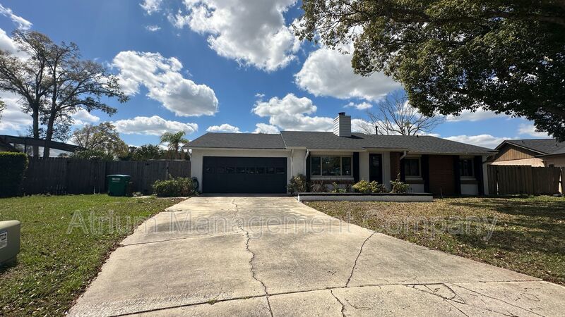 Charming Lakeside Living in Longwood property image