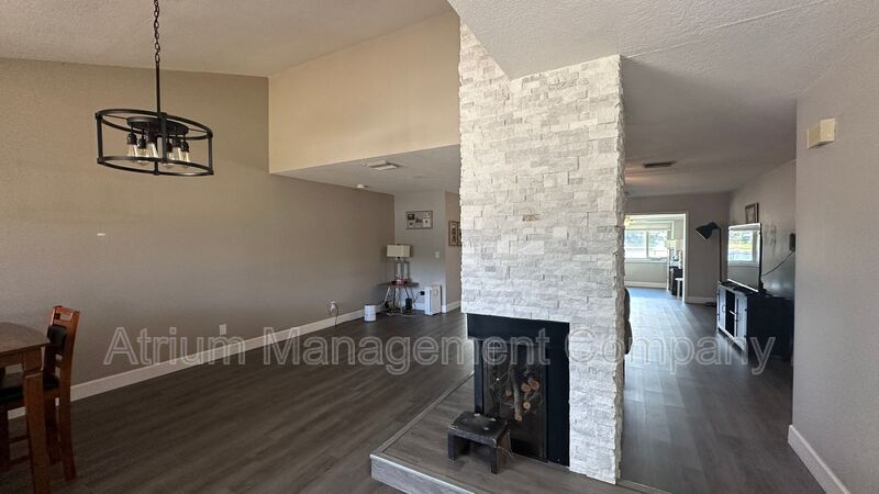 Charming Lakeside Living in Longwood property image