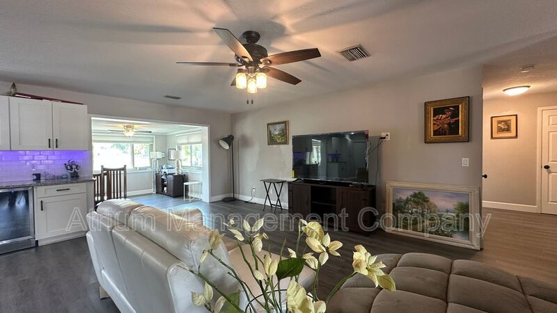 Charming Lakeside Living in Longwood property image