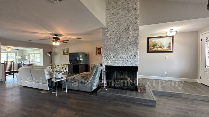 Charming Lakeside Living in Longwood property image