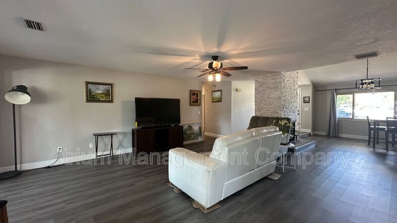 Charming Lakeside Living in Longwood property image