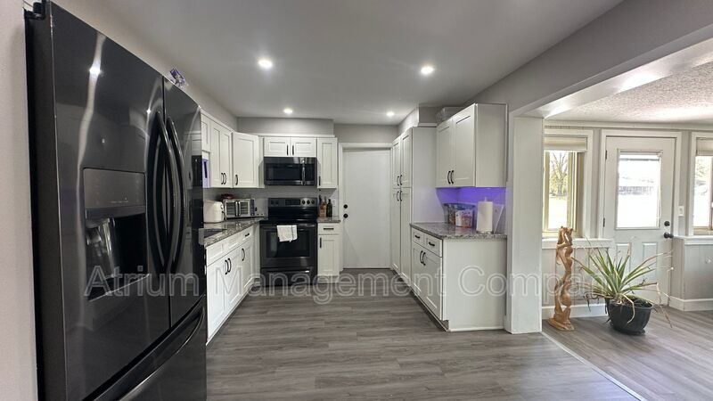 Charming Lakeside Living in Longwood property image