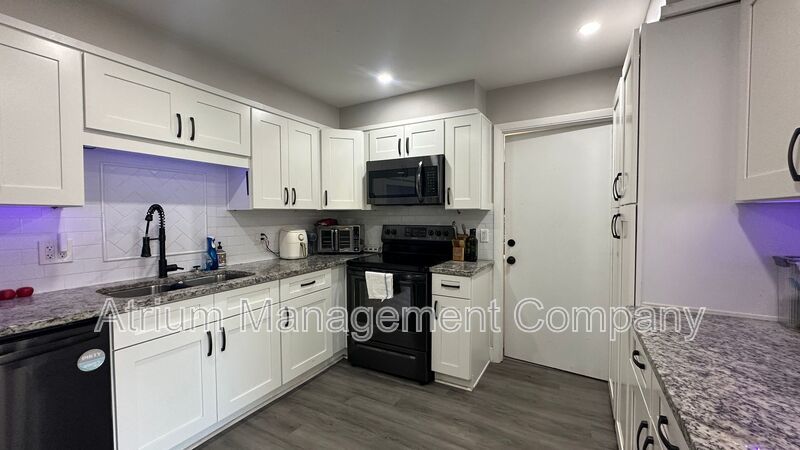 Charming Lakeside Living in Longwood property image