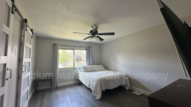 Charming Lakeside Living in Longwood property image