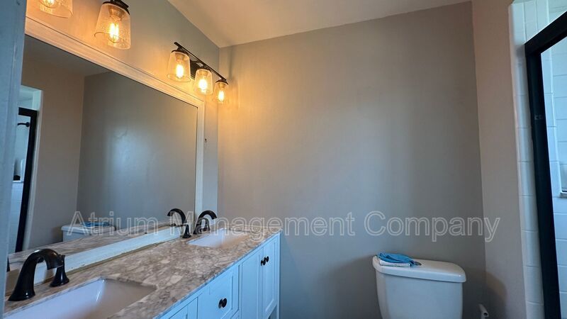 Charming Lakeside Living in Longwood property image